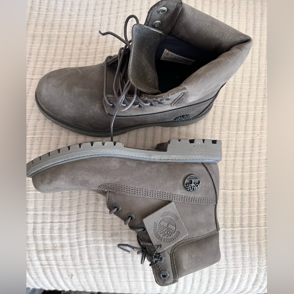 Timberland women’s Premium 6in Waterproof Boot SIZE 7 NEW